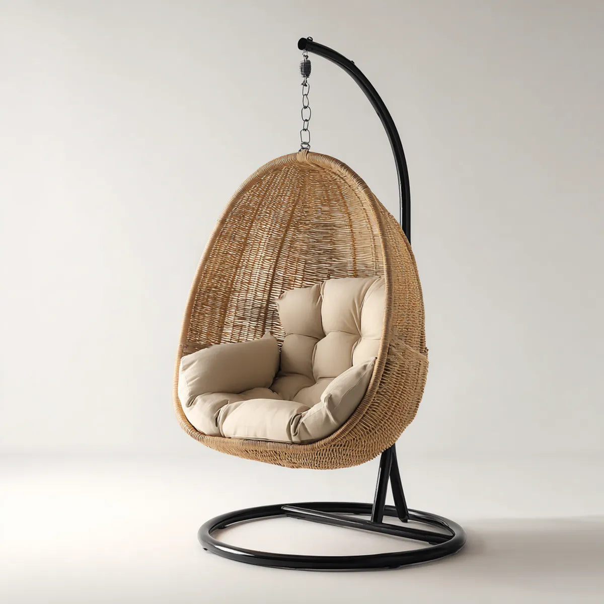 Hamak lub fotel wiszący, Naturalne krzesło do wiszącego ogrodu z czarnym rattanem 105 x 105 x 195 cm