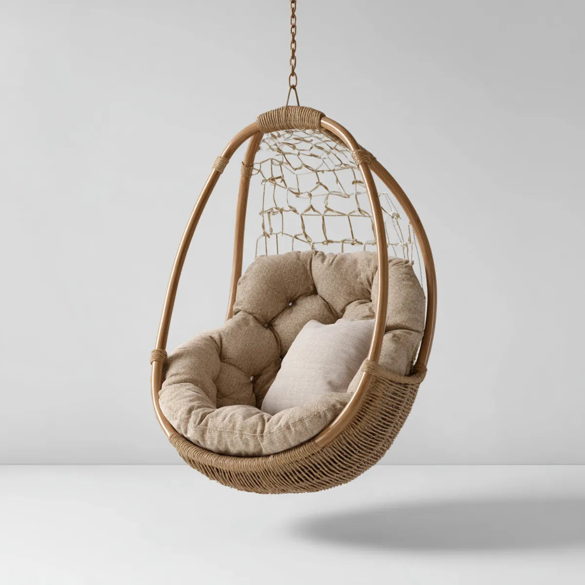 Hamak lub fotel wiszący, beżowy owalny fotel wiszący w rattanie z poduszką 95 x 75 x 120 cm